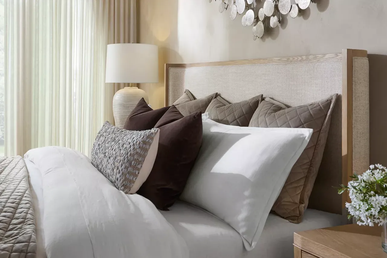 Havertys Lynwood Upholstered Storage Bed Hot