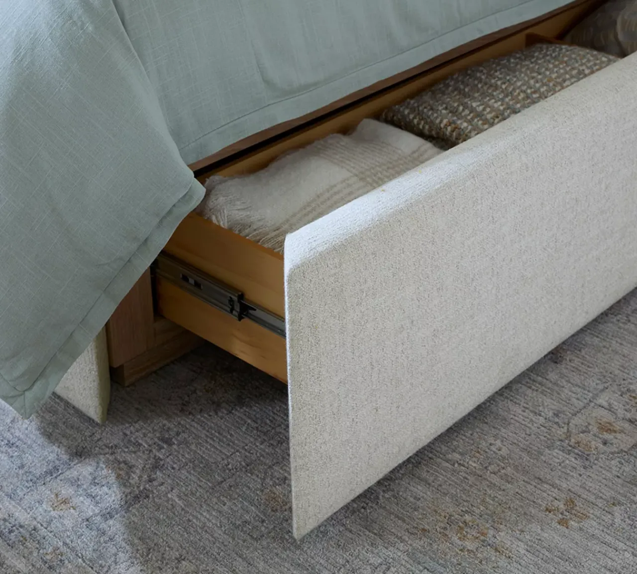 Havertys Lynwood Upholstered Storage Bed Hot