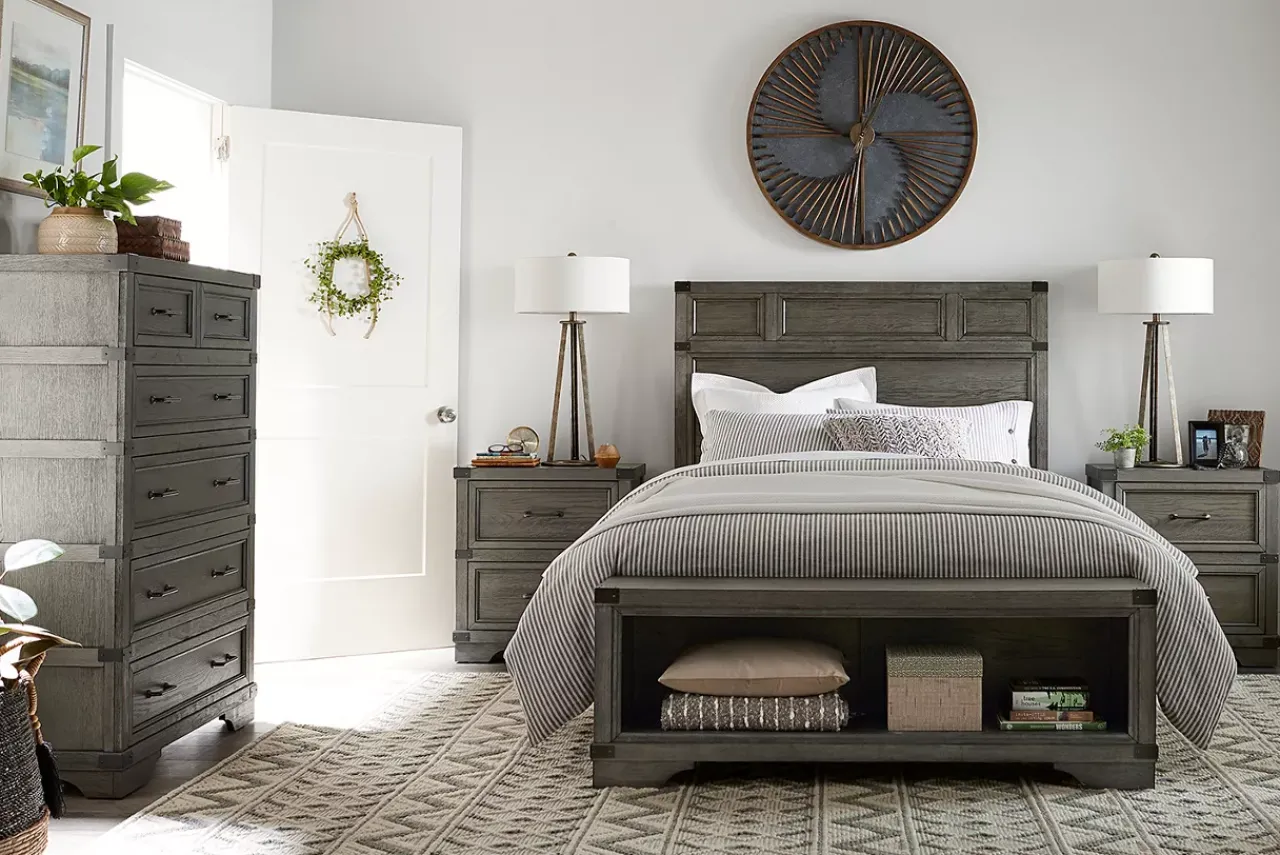 Havertys Vickery Creek Chest Hot